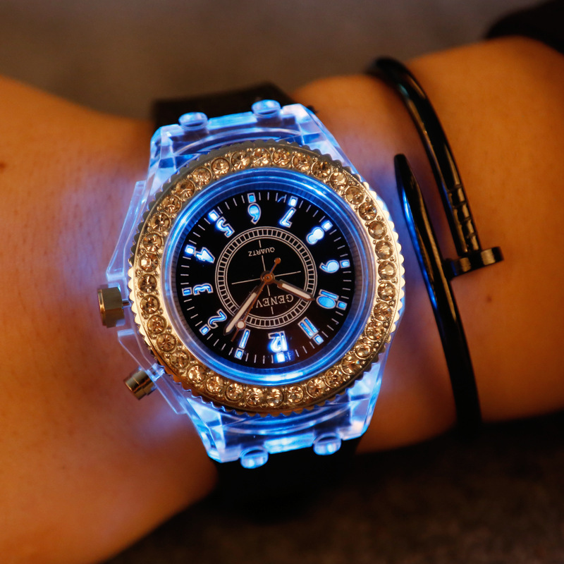 ساعة نسائية مضيئة شخصية المياه - مراجعة Jewelry Diamond Watches وسعره